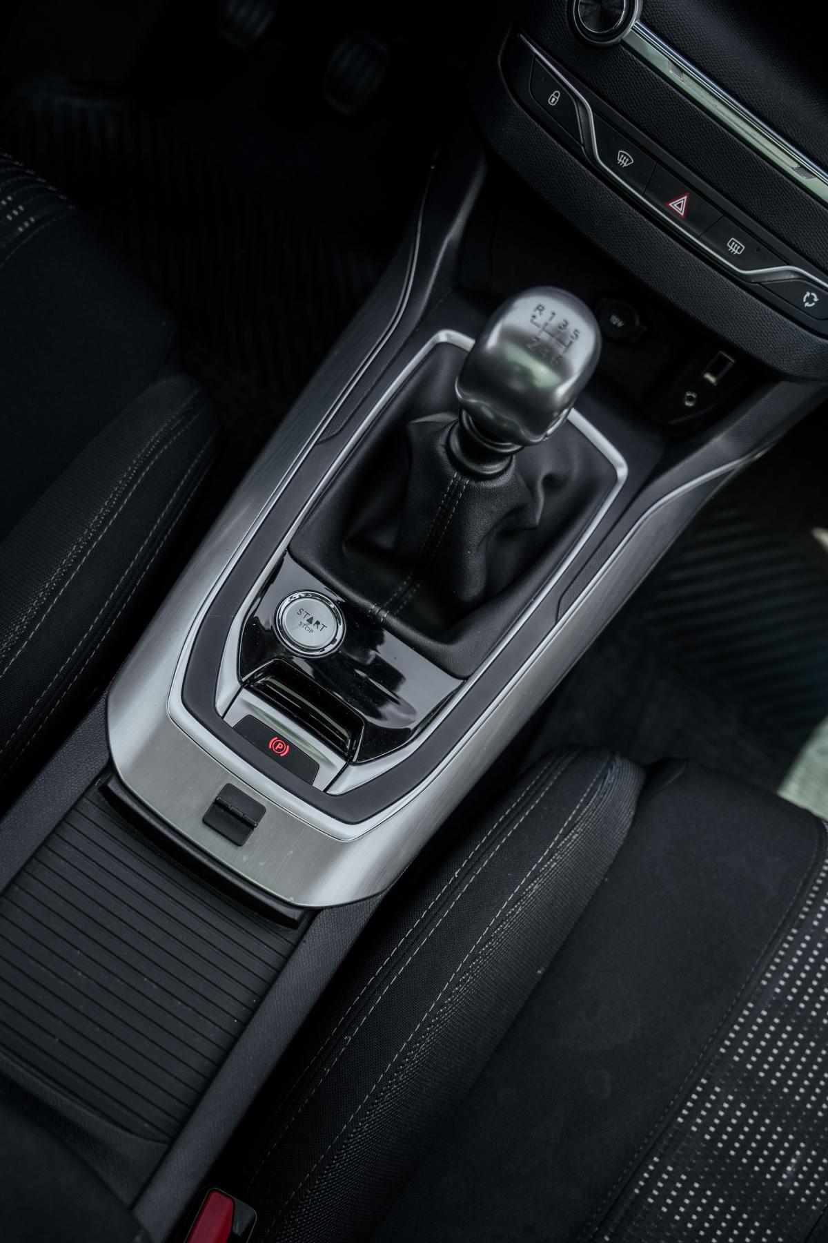 peugeot-308-sw-2015-diesel-1560cc