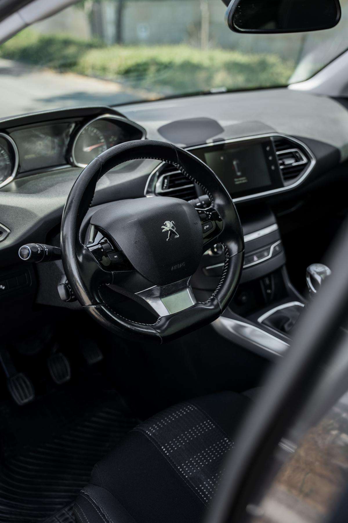 peugeot-308-sw-2015-diesel-1560cc