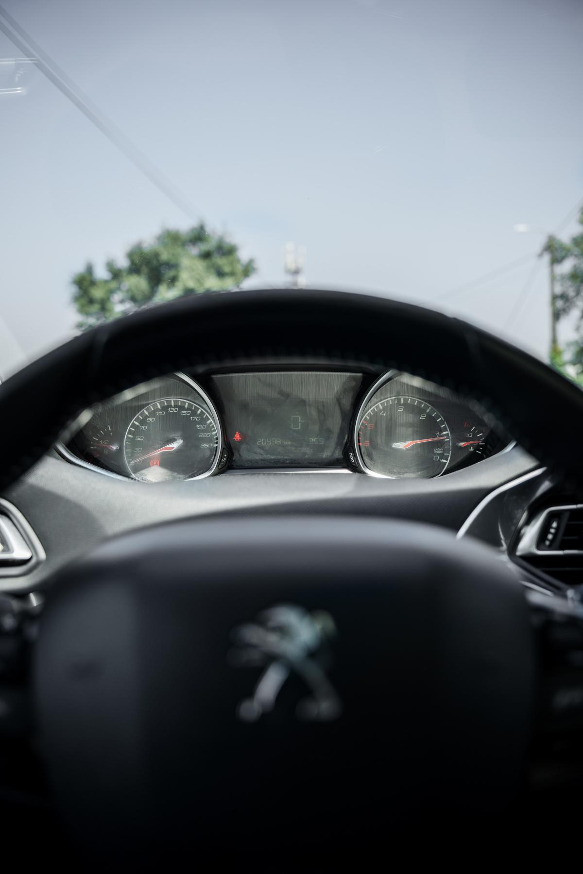 peugeot-308-sw-2015-diesel-1560cc