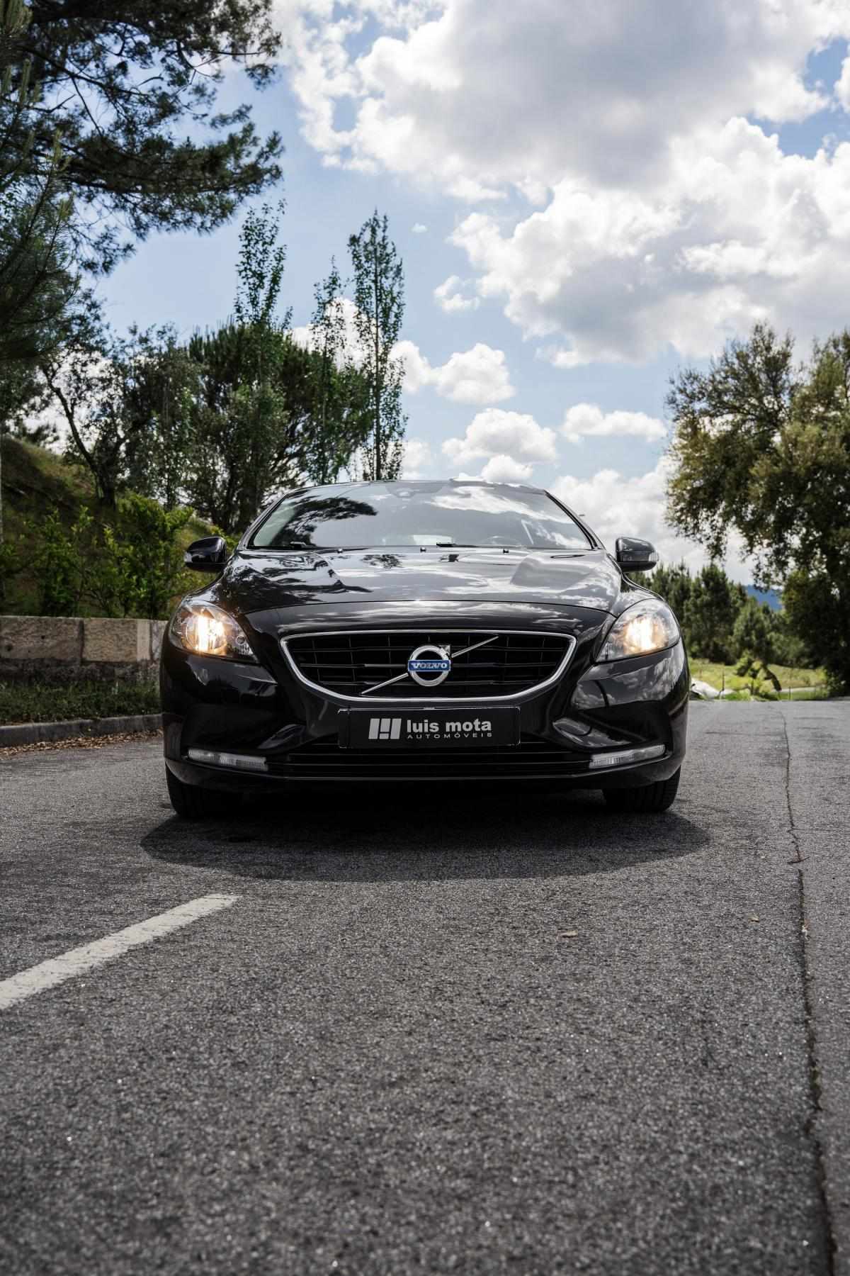 volvo-v40-2015-diesel-1560cc
