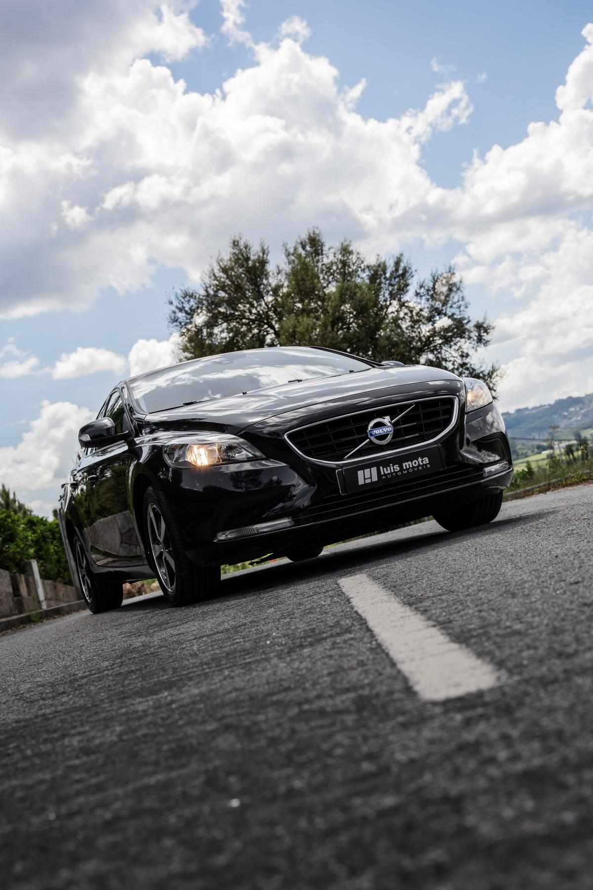 volvo-v40-2015-diesel-1560cc