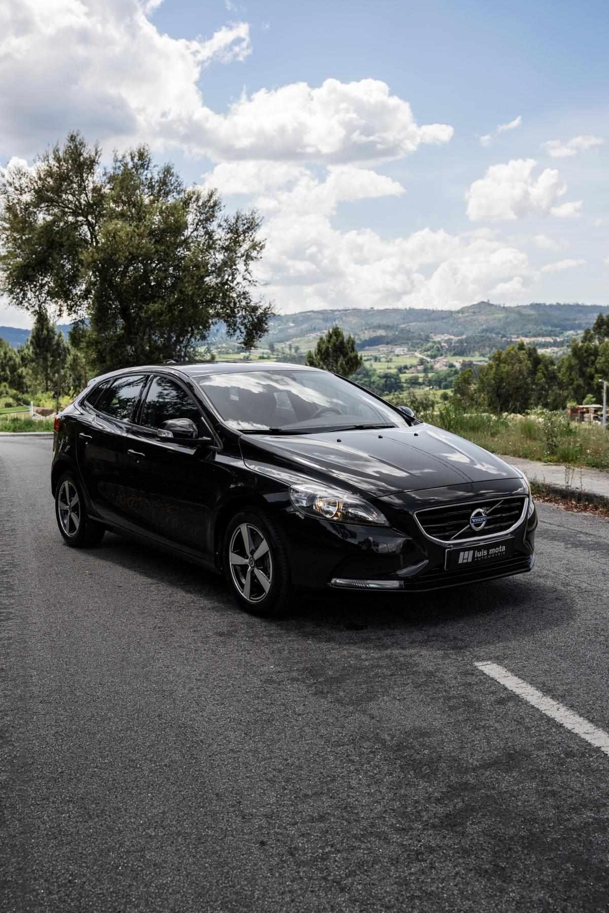 volvo-v40-2015-diesel-1560cc