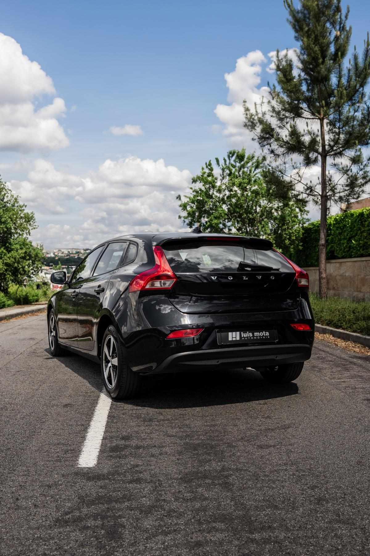 volvo-v40-2015-diesel-1560cc