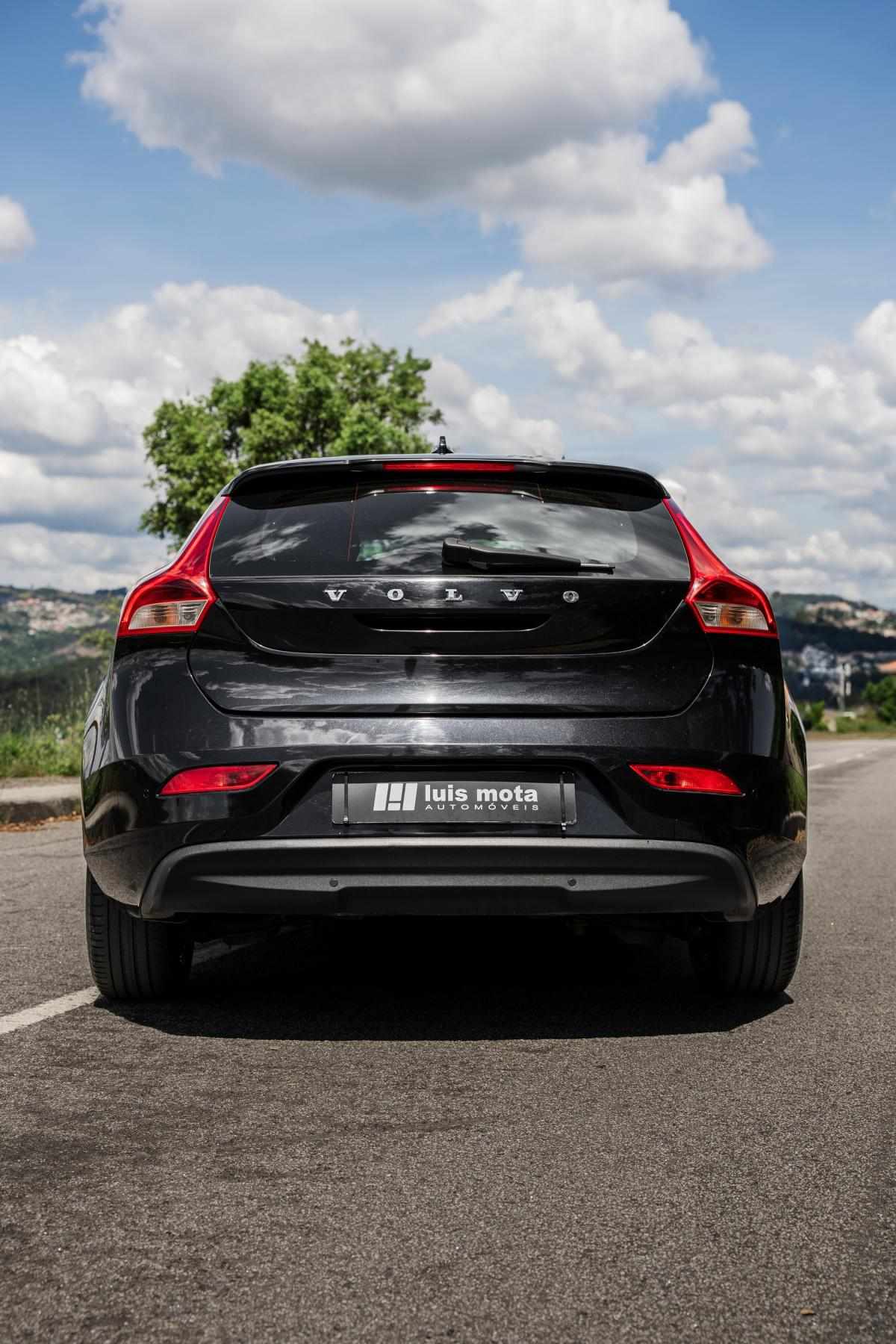 volvo-v40-2015-diesel-1560cc