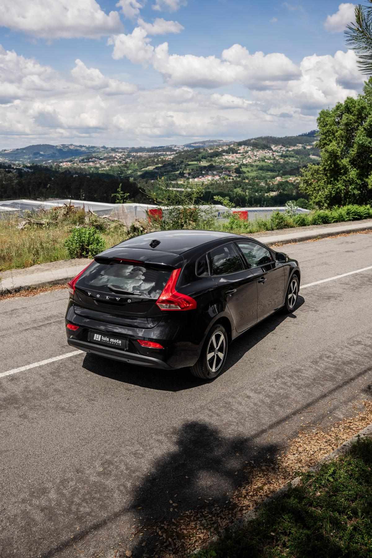 volvo-v40-2015-diesel-1560cc