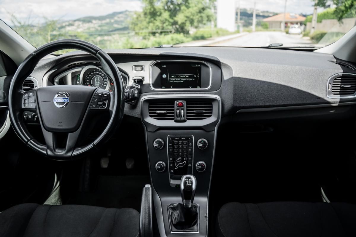 volvo-v40-2015-diesel-1560cc