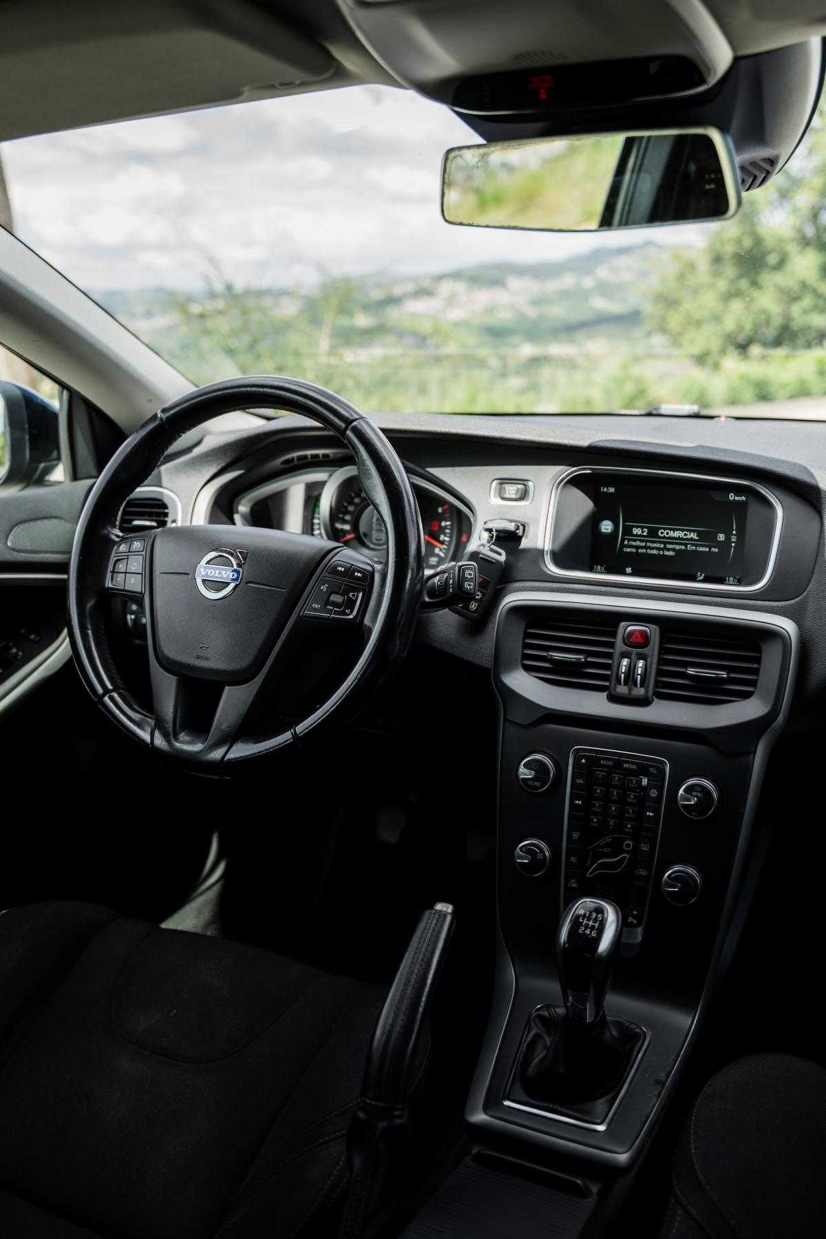 volvo-v40-2015-diesel-1560cc