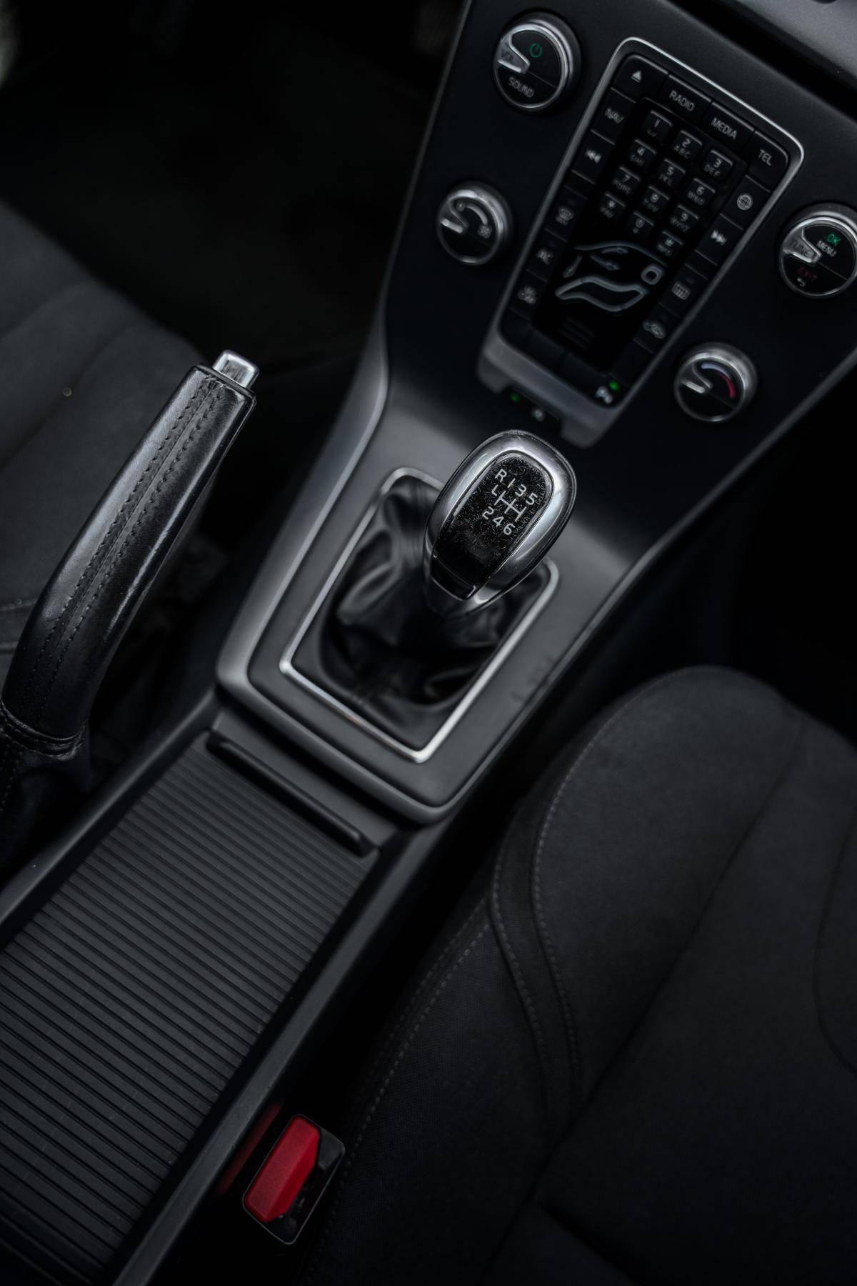 volvo-v40-2015-diesel-1560cc