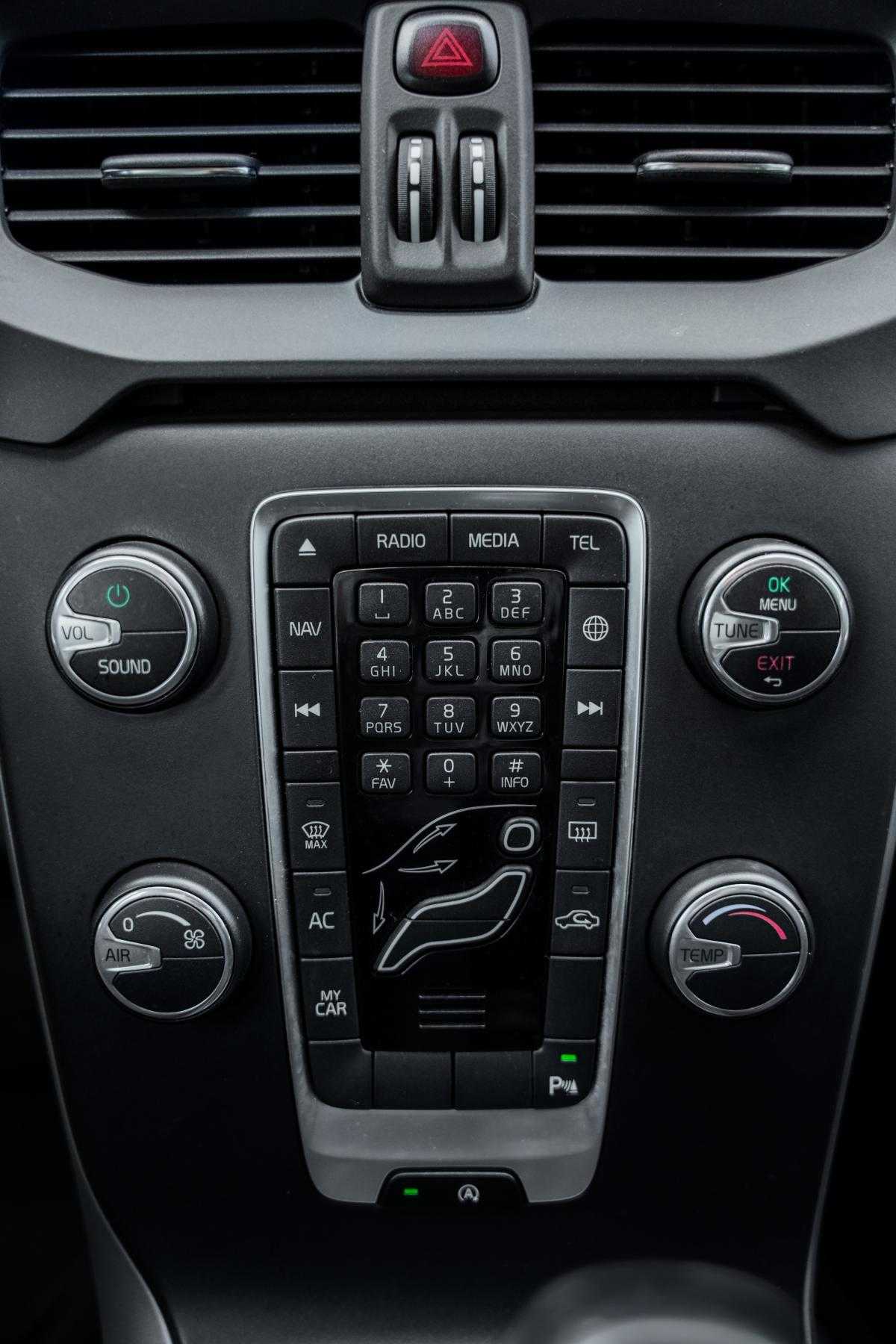 volvo-v40-2015-diesel-1560cc