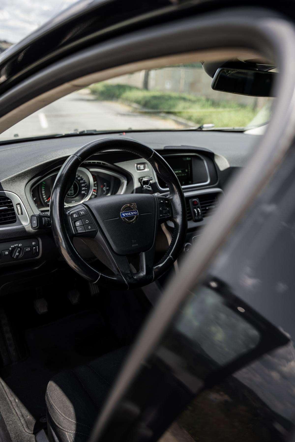 volvo-v40-2015-diesel-1560cc