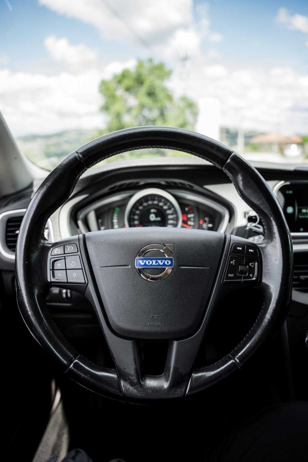 volvo-v40-2015-diesel-1560cc