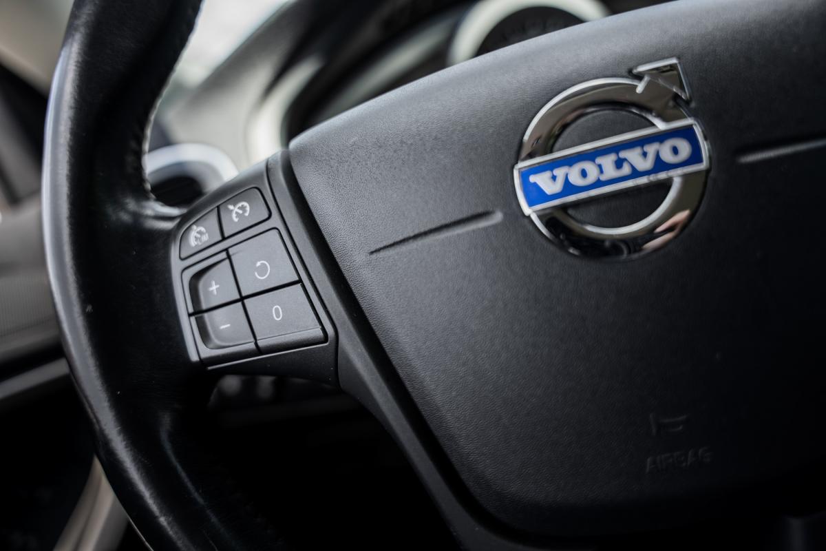 volvo-v40-2015-diesel-1560cc
