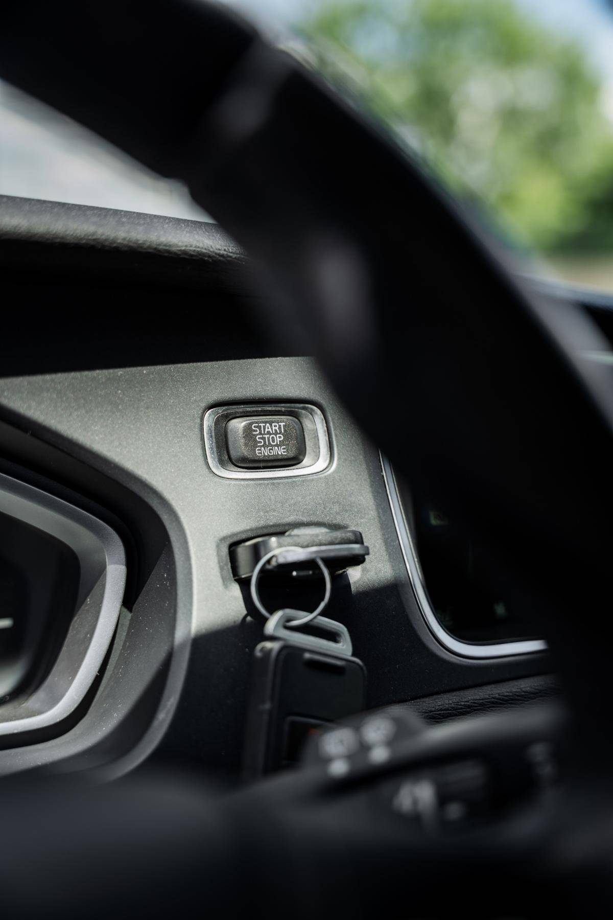 volvo-v40-2015-diesel-1560cc