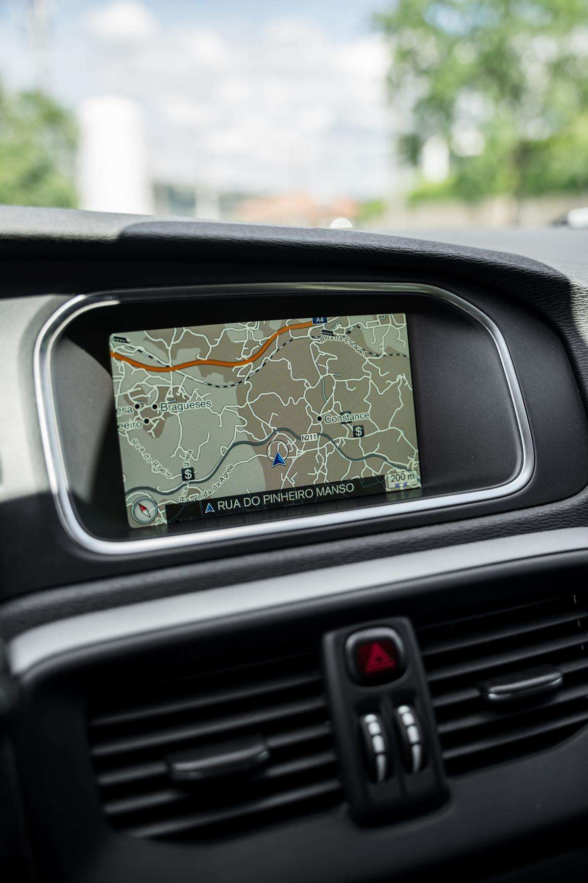 volvo-v40-2015-diesel-1560cc