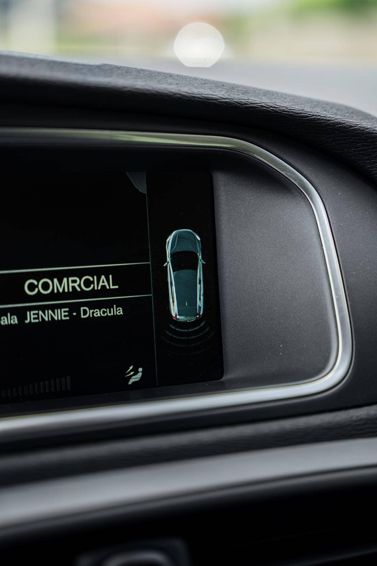 volvo-v40-2015-diesel-1560cc