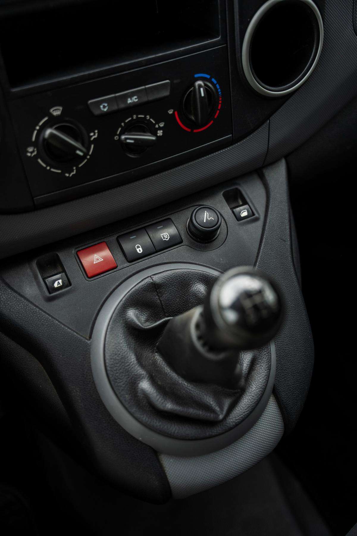peugeot-partner-2015-diesel-1560cc