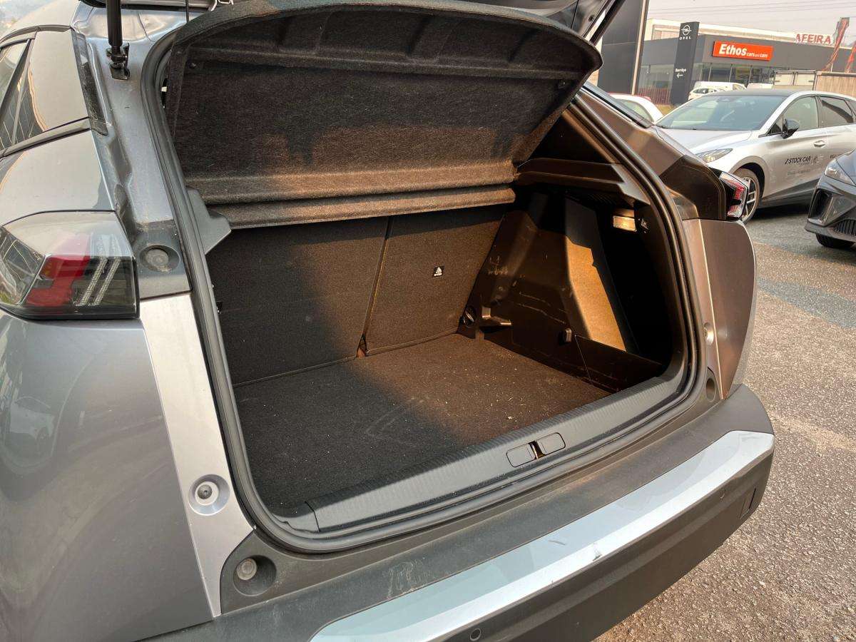 peugeot-2008-2023-gasolina-1199cc