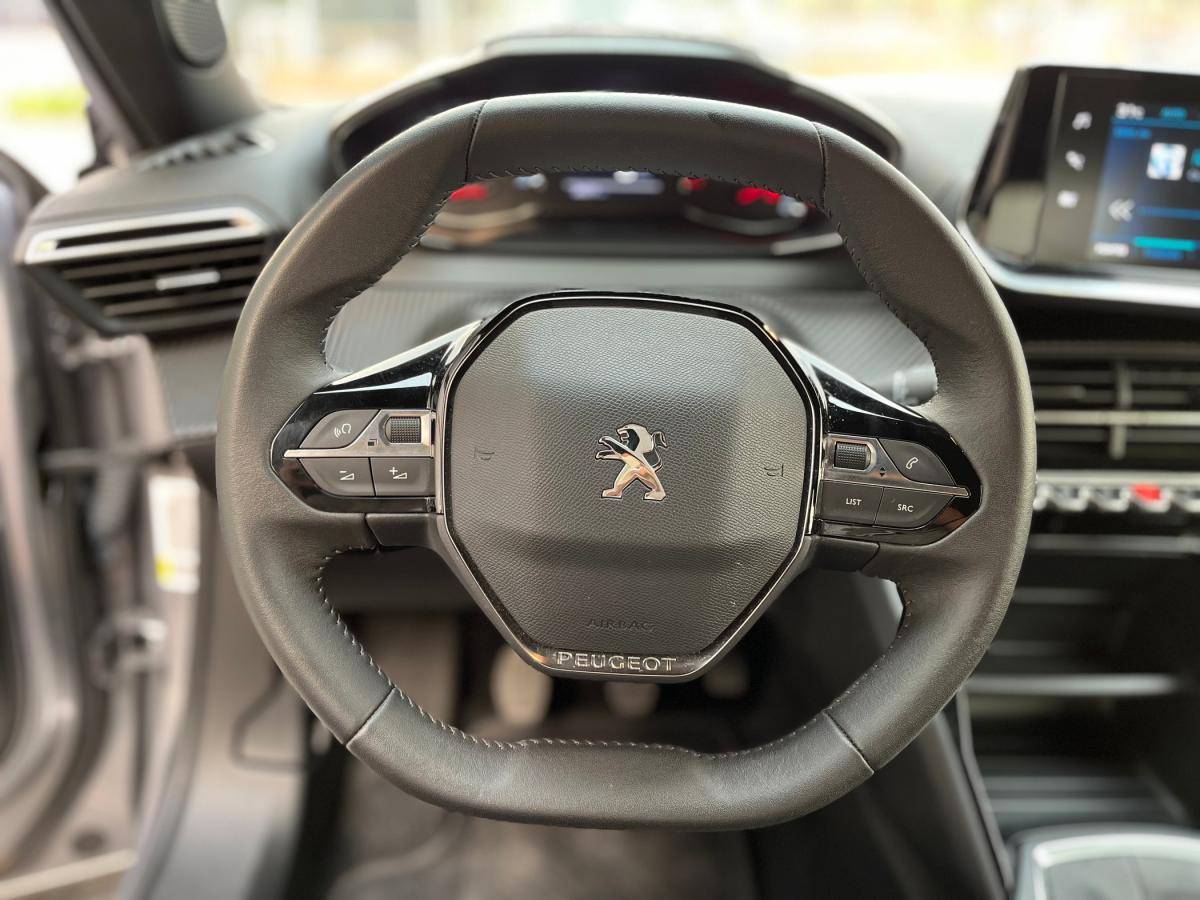 peugeot-2008-2023-gasolina-1199cc