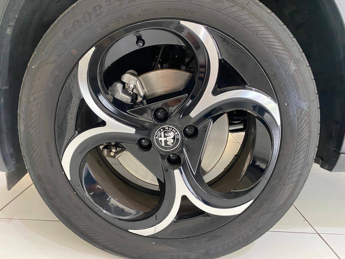 alfa-romeo-junior-2025-hibrido-a-gasolina-1199cc