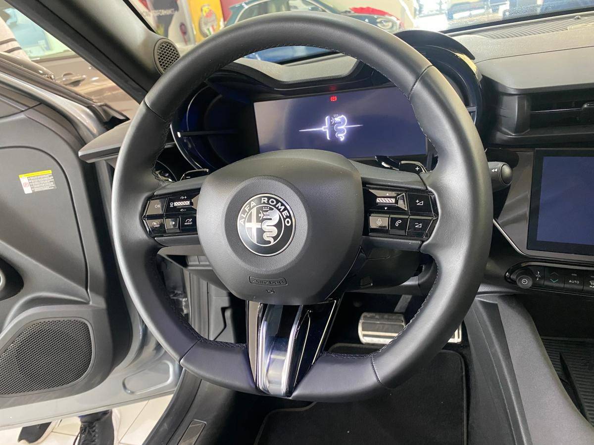 alfa-romeo-junior-2025-hibrido-a-gasolina-1199cc