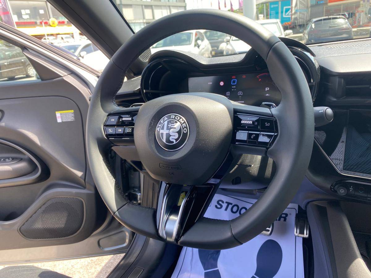alfa-romeo-junior-2025-hibrido-a-gasolina-1199cc