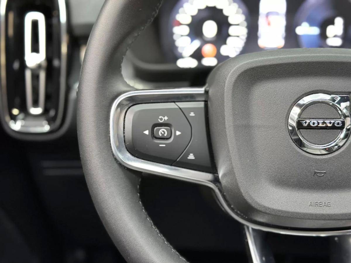 volvo-xc40-2022-hibrido-1477cc