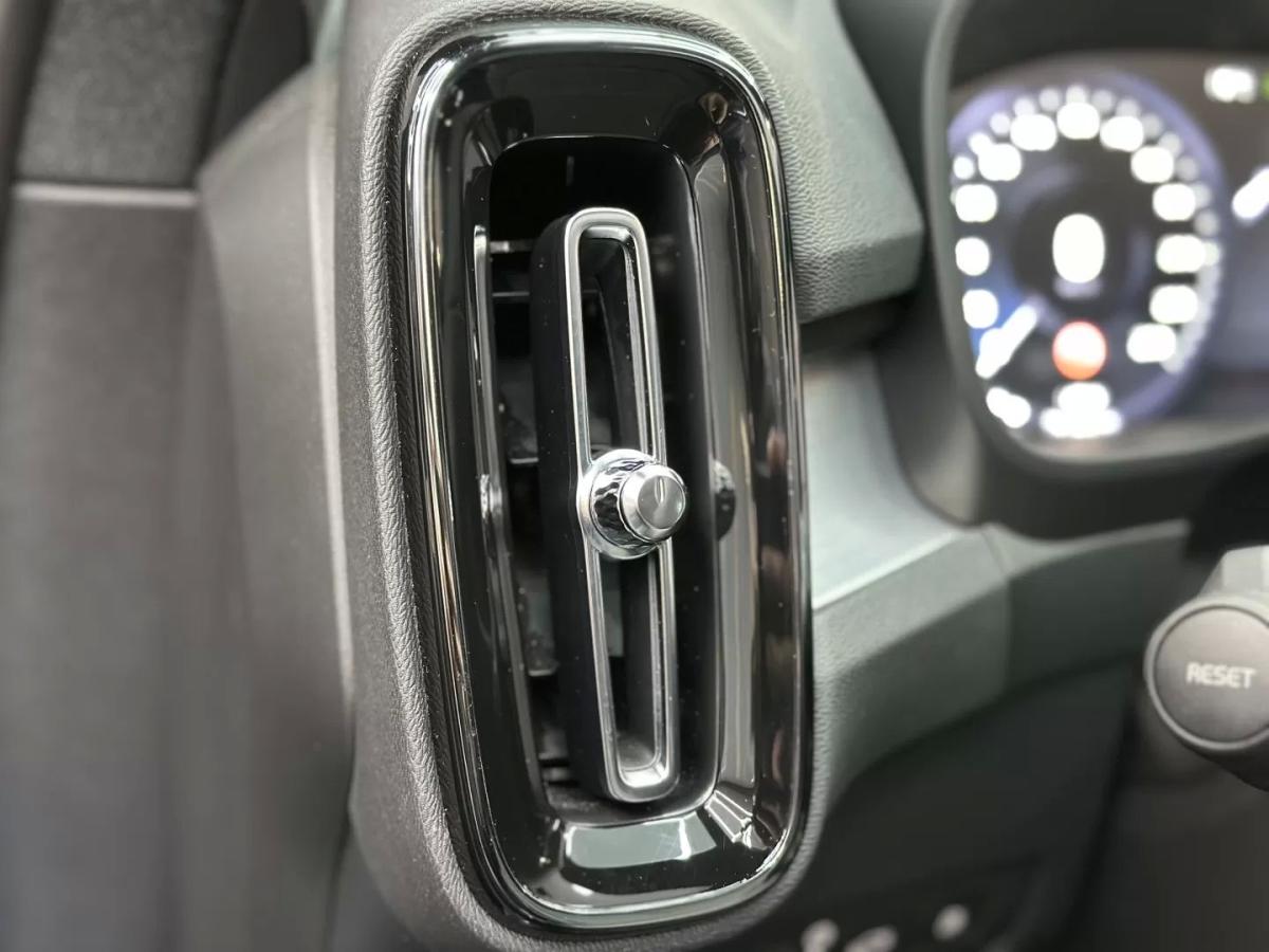volvo-xc40-2022-hibrido-1477cc
