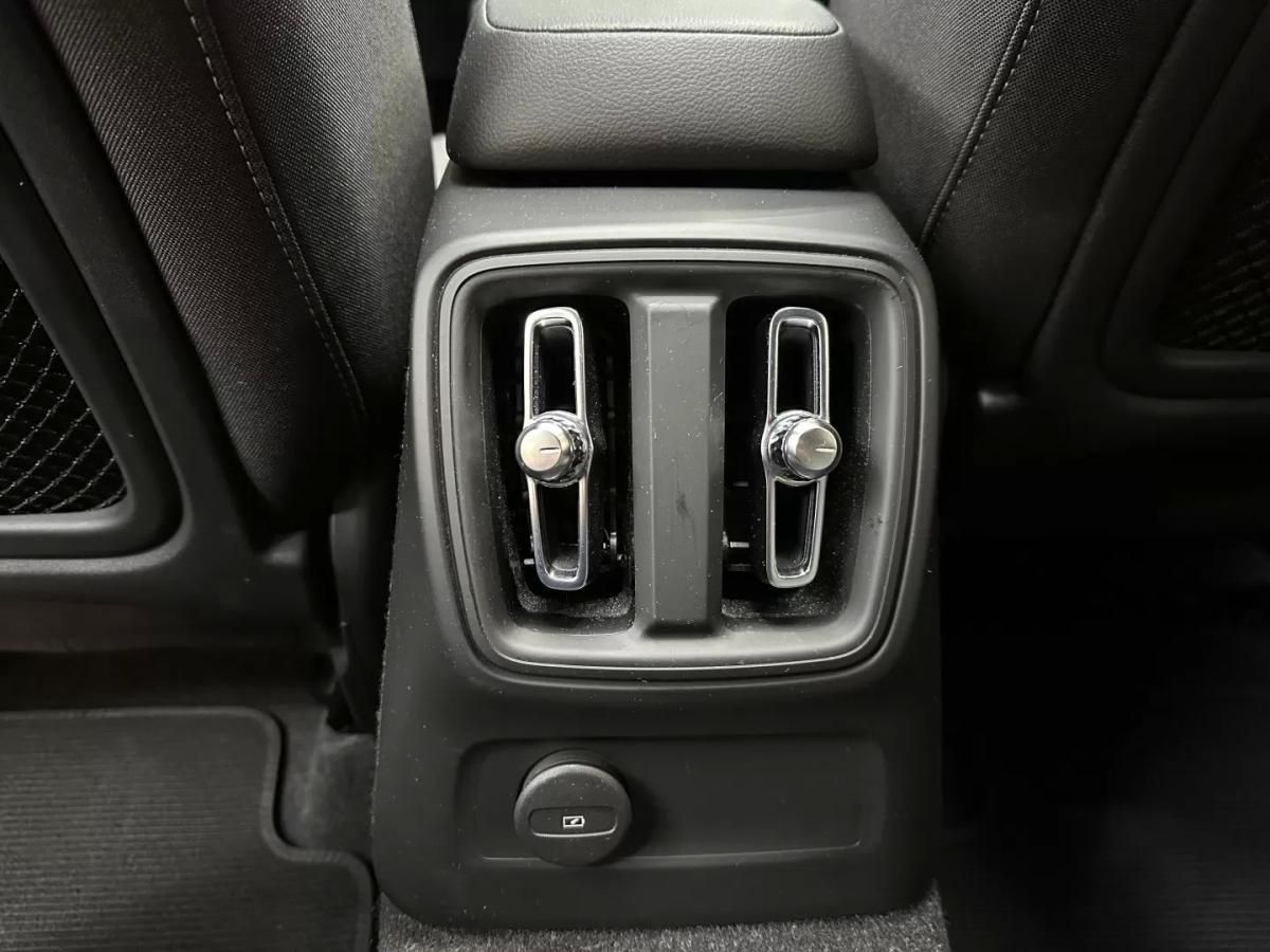volvo-xc40-2022-hibrido-1477cc
