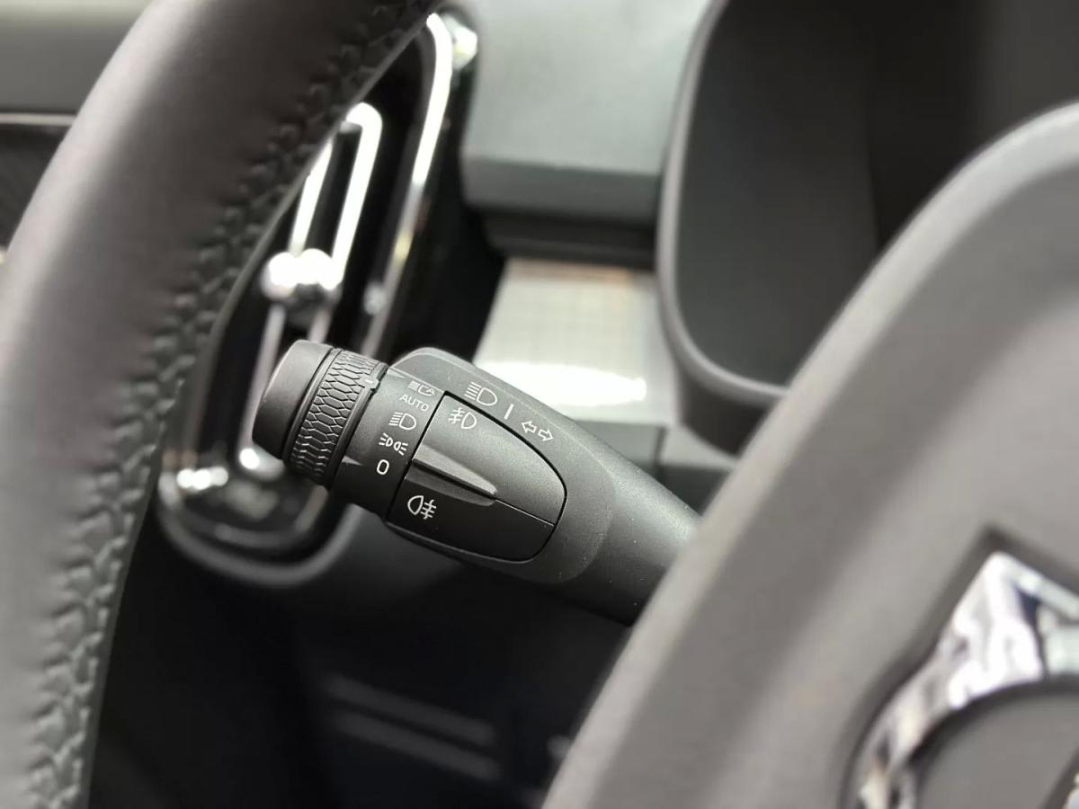 volvo-xc40-2022-hibrido-1477cc