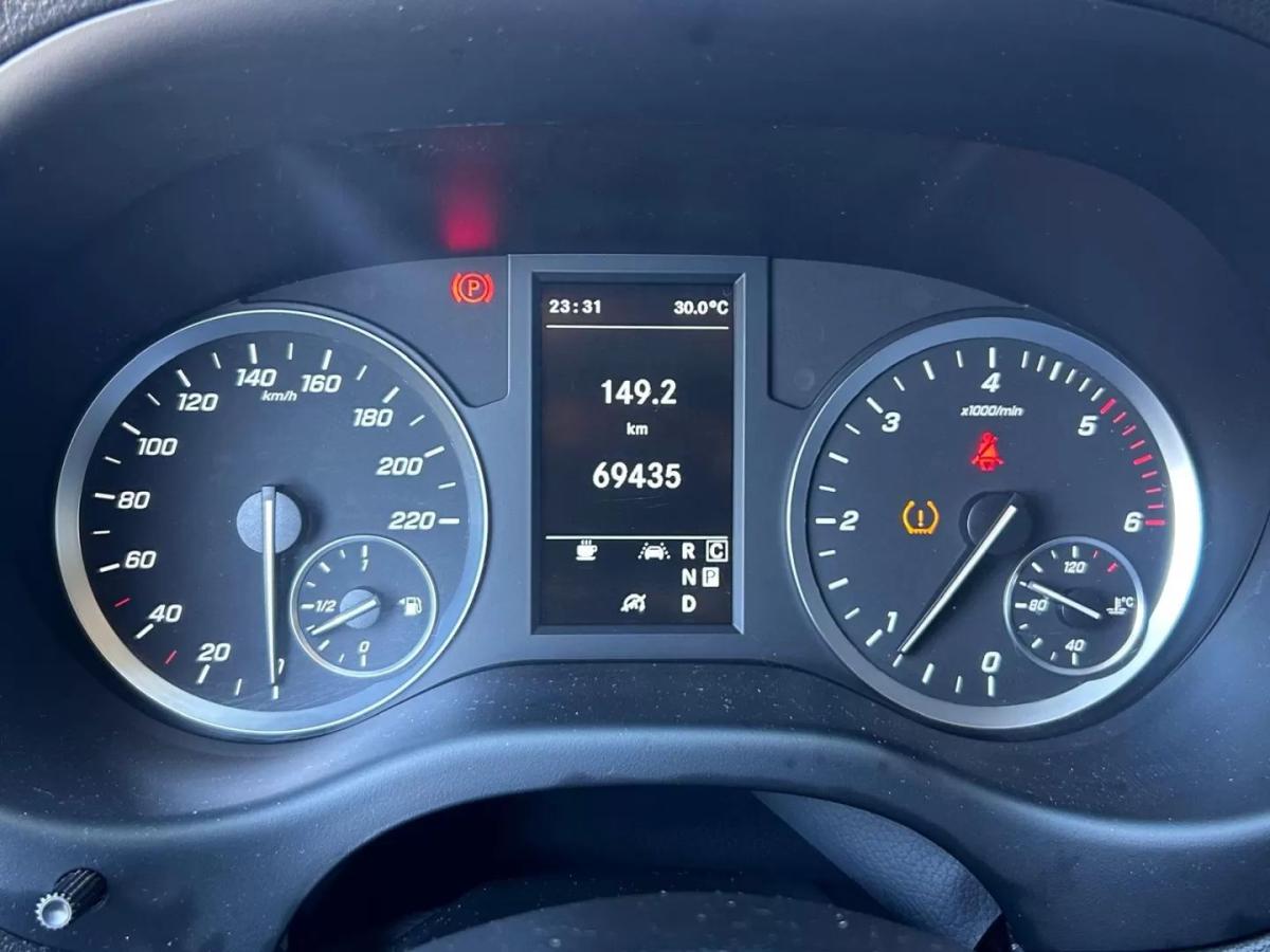 mercedes-benz-vito-2023-diesel-1950cc