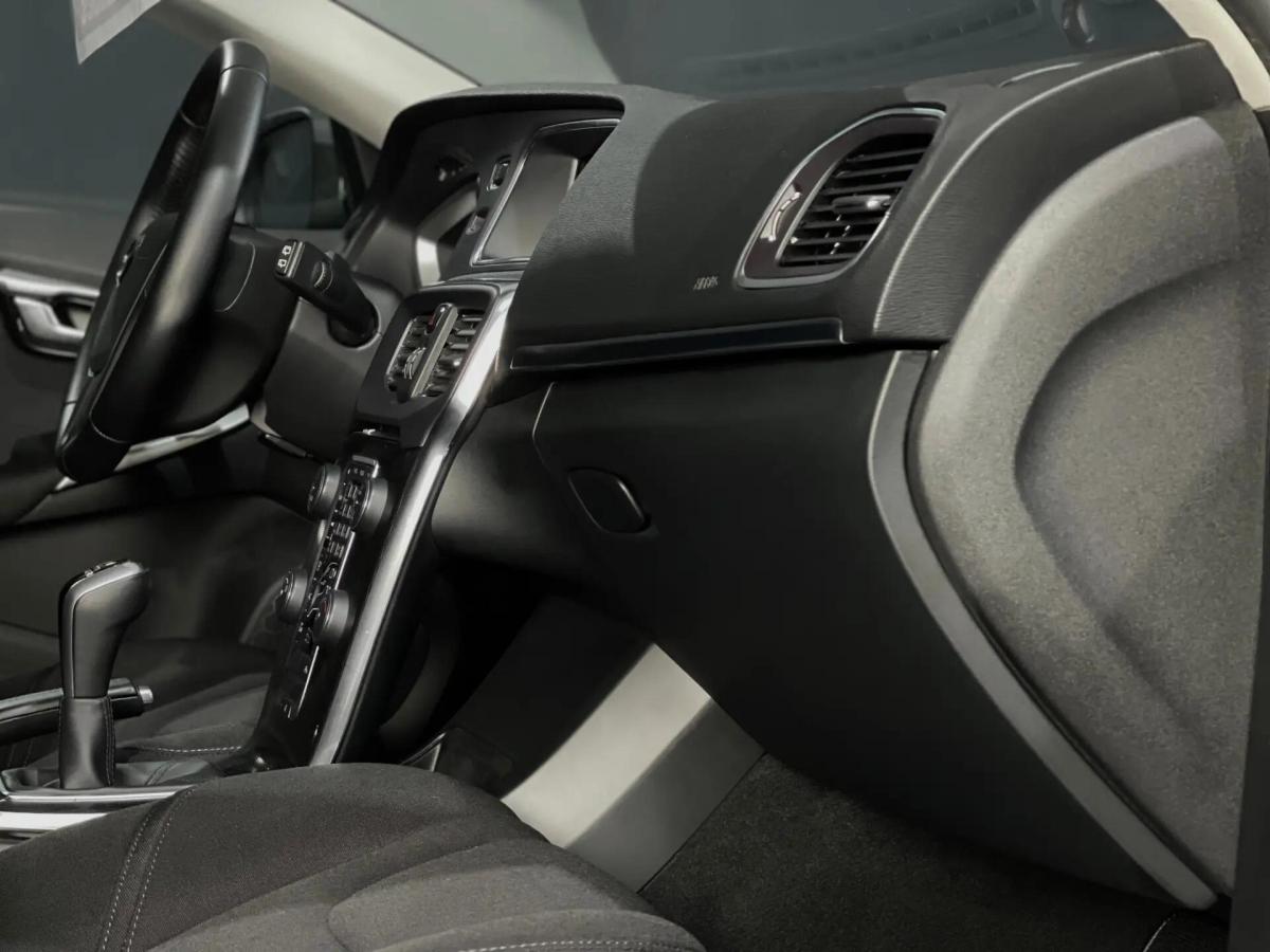 volvo-v40-2017-diesel-1969cc