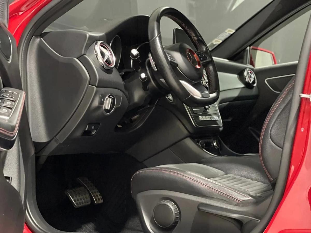 mercedes-benz-gla-220-amg-line-2018-diesel-2143cc