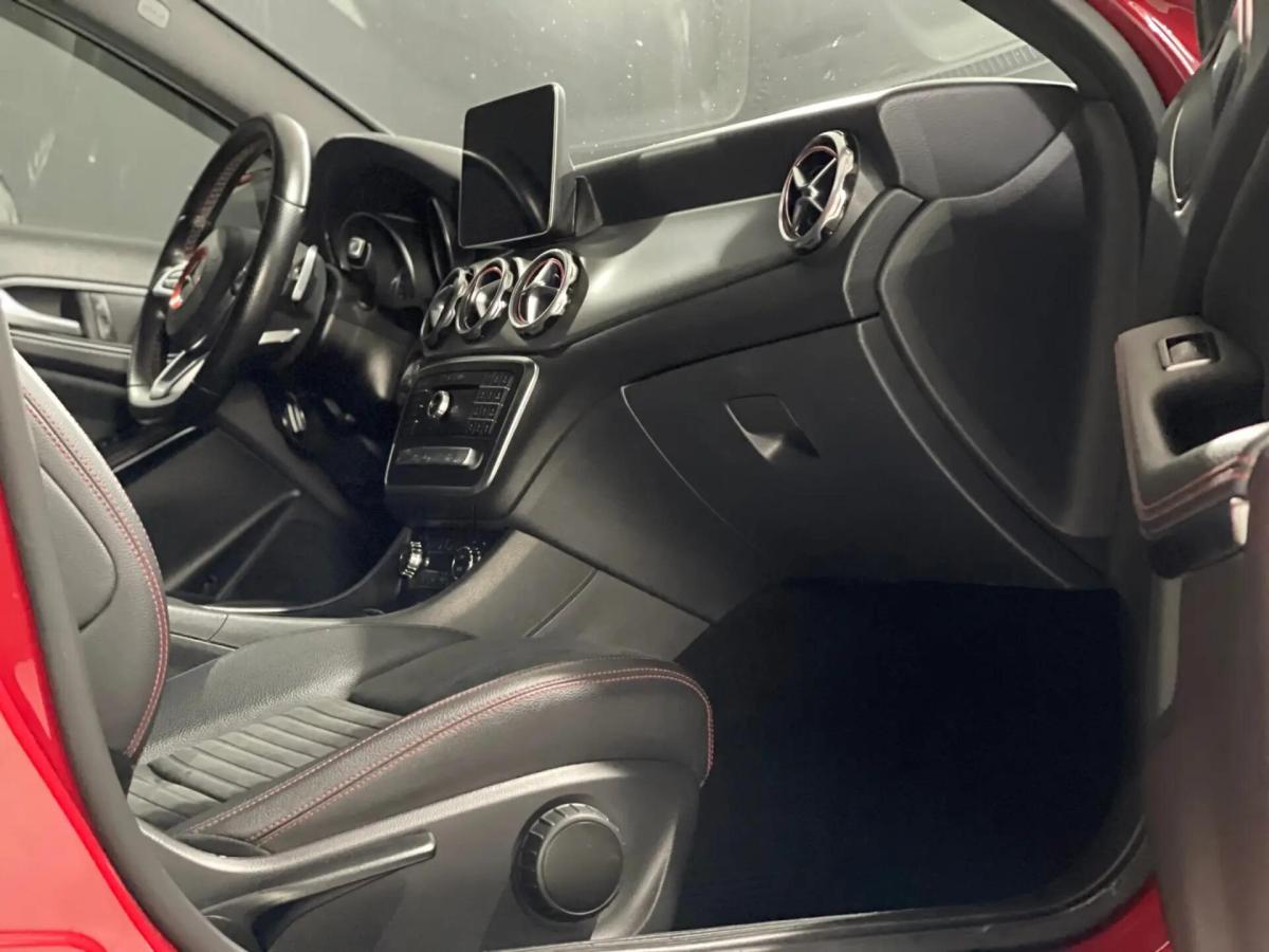 mercedes-benz-gla-220-amg-line-2018-diesel-2143cc