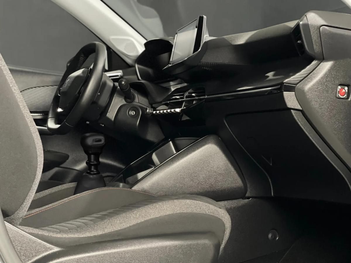 peugeot-208-2023-gasolina-1199cc