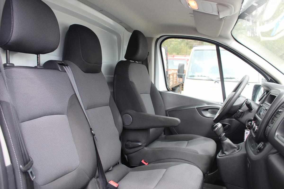 renault-trafic-2-0-120cv-2021-diesel-1997cc