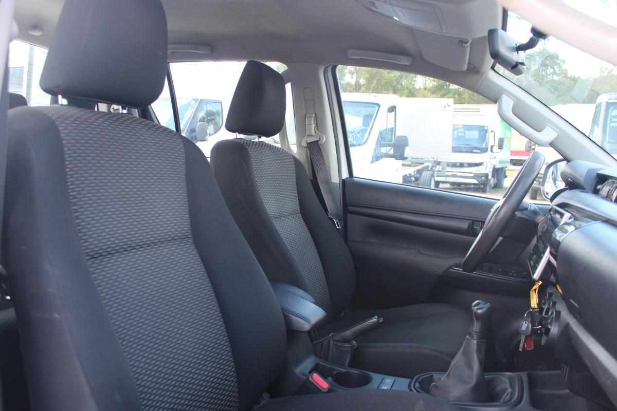 toyota-hilux-2-4-4wd-2019-diesel-2393cc
