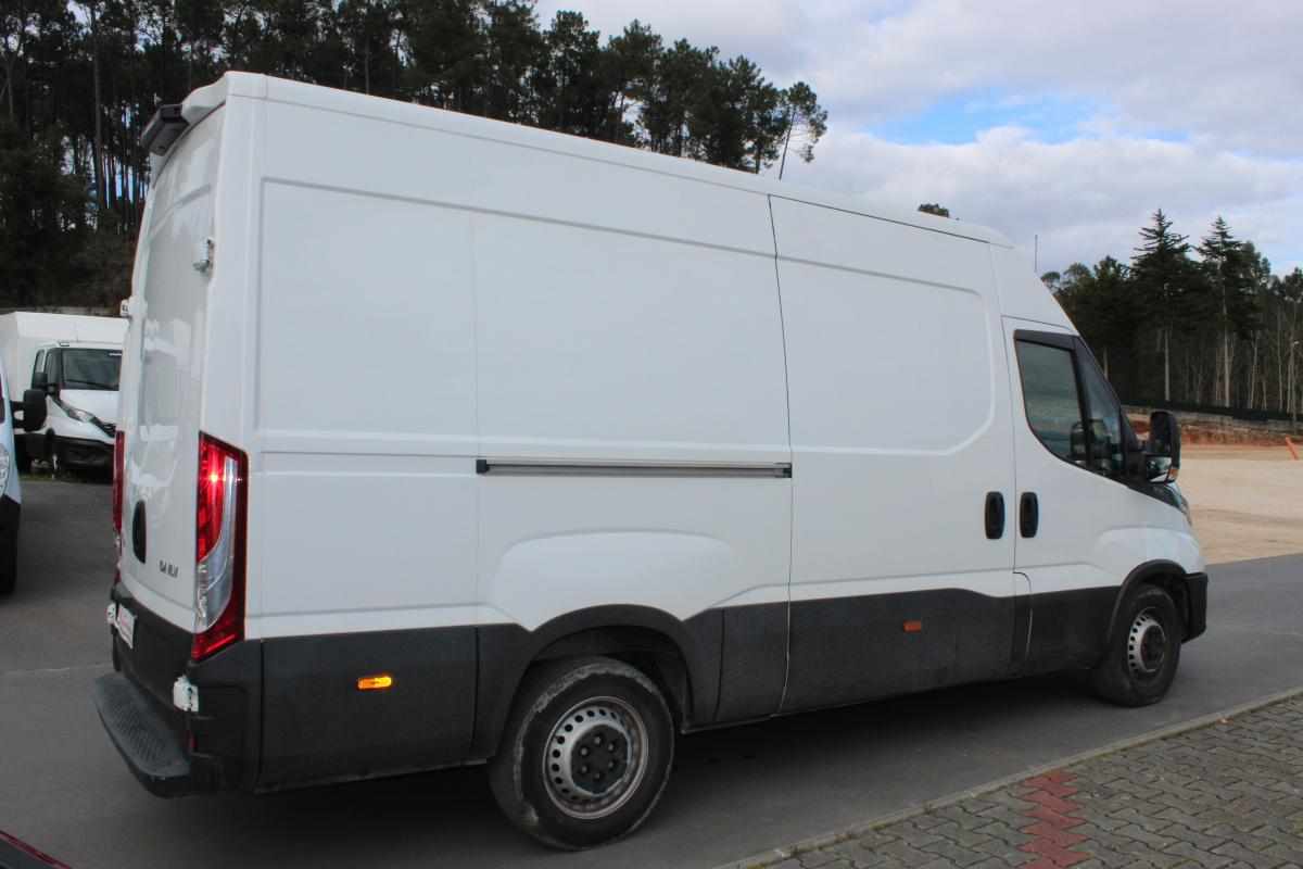 iveco-daily-2-3-156cv-2023-diesel-2287cc