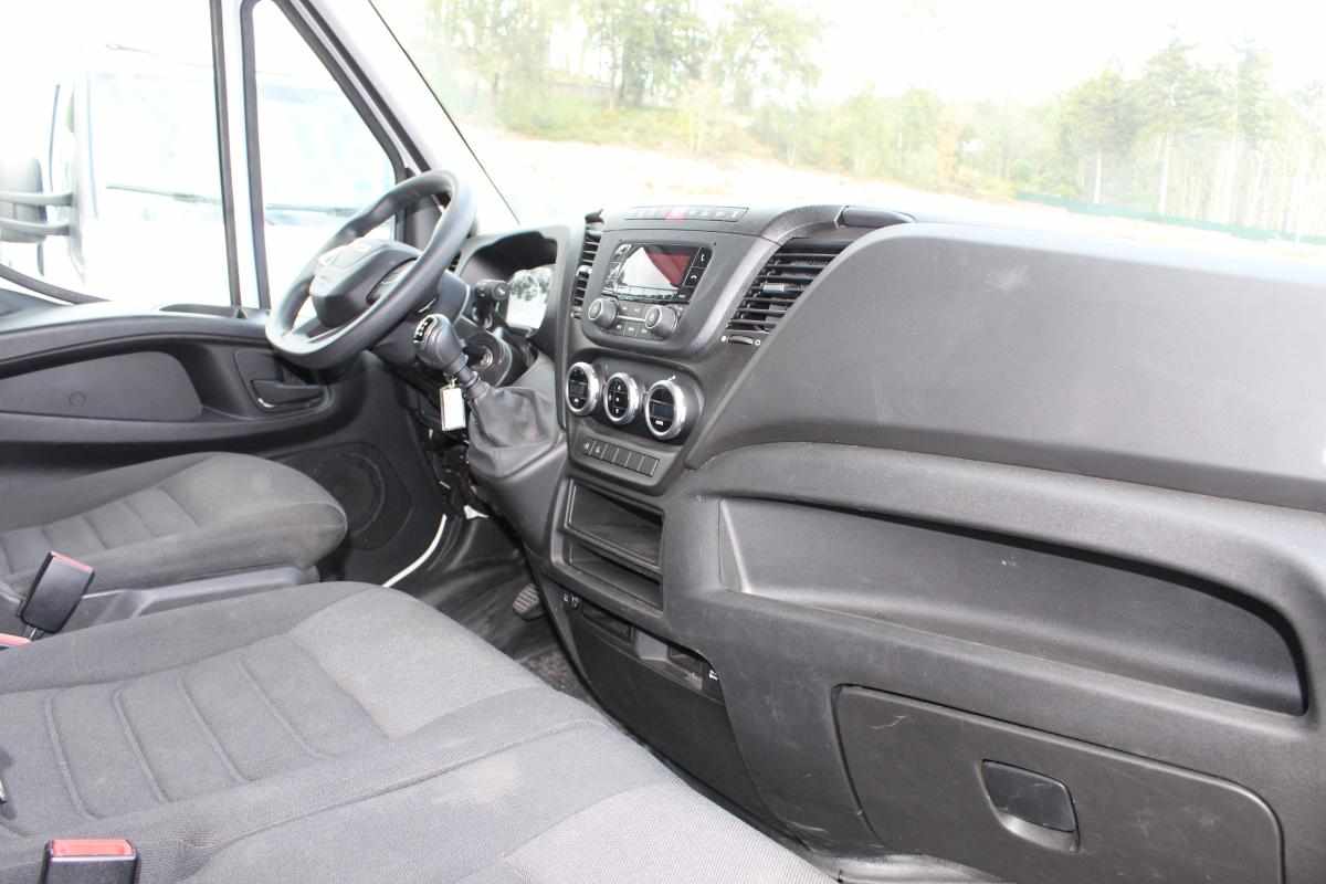 iveco-daily-2-3-156cv-2023-diesel-2287cc