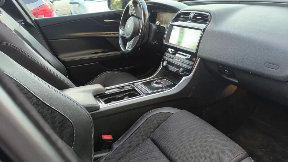 jaguar-xe-2017-diesel-1999cc