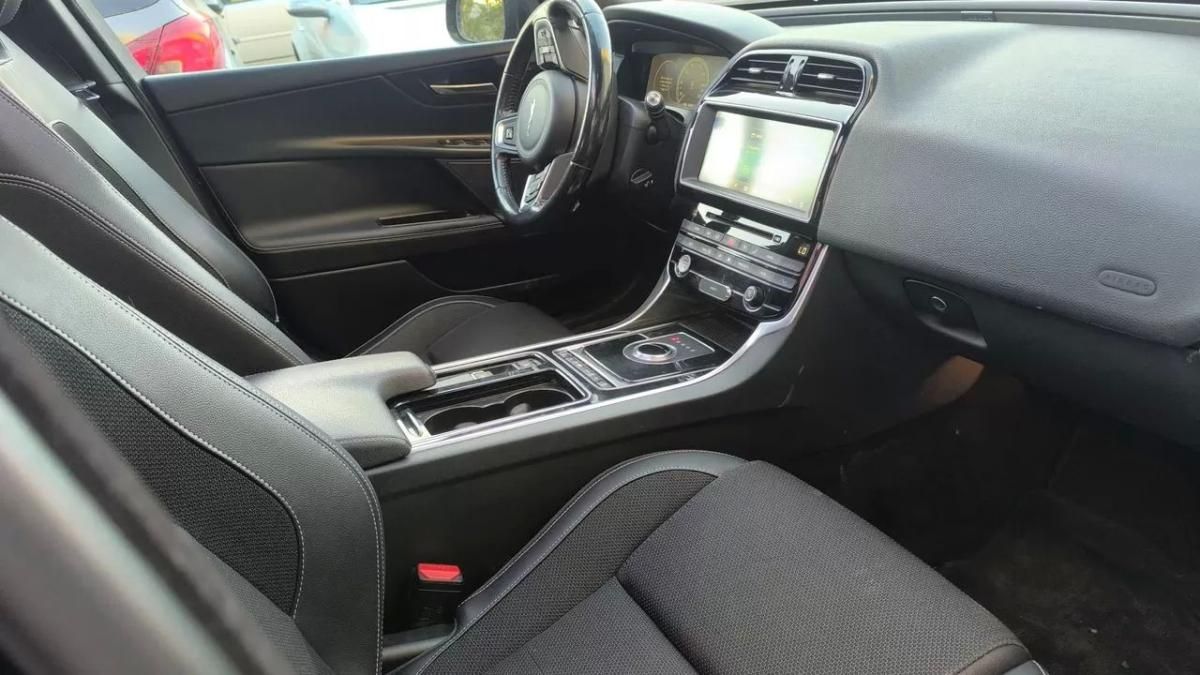 jaguar-xe-2017-diesel-1999cc