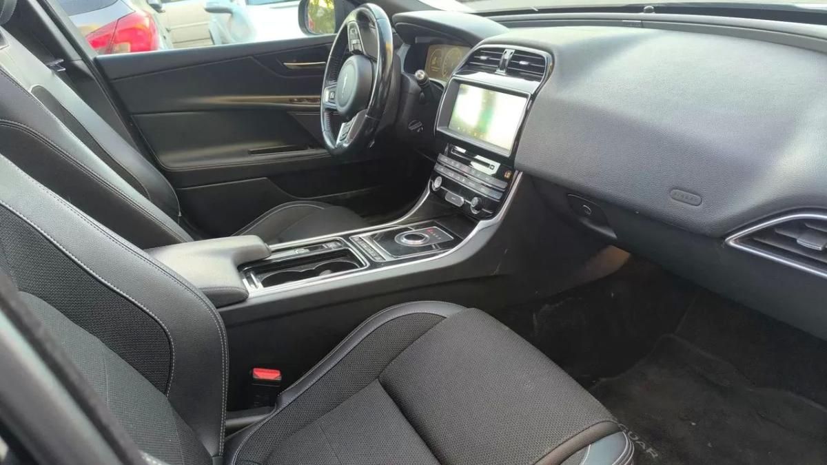 jaguar-xe-2017-diesel-1999cc