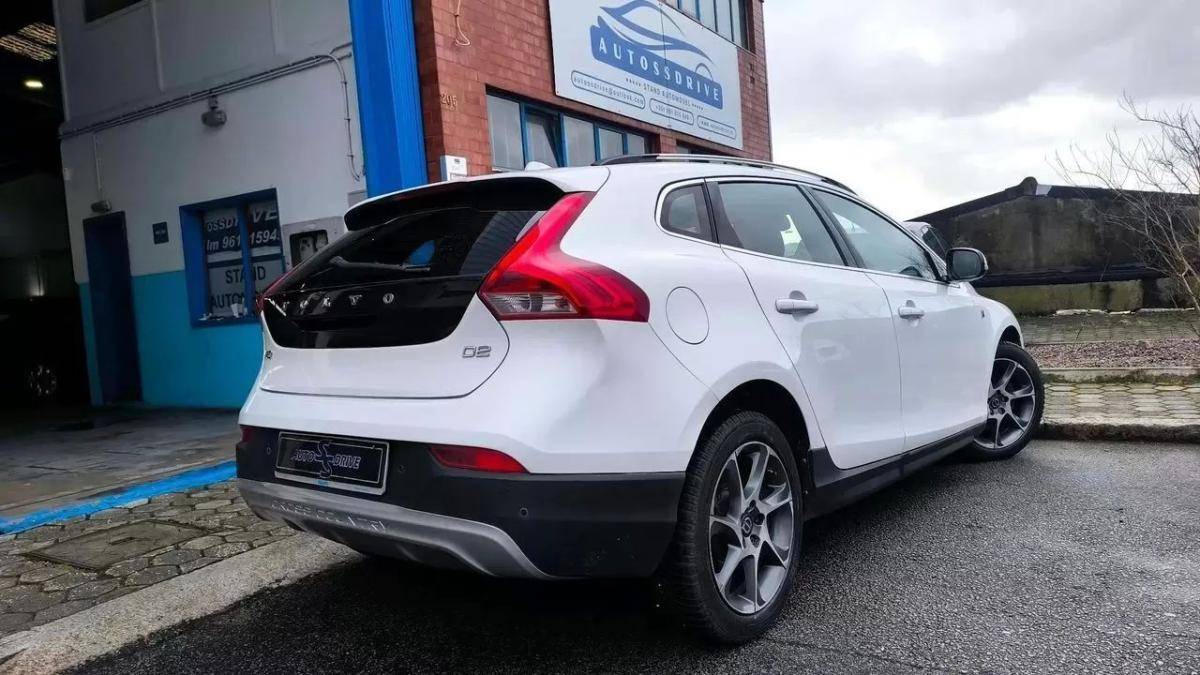 volvo-v40-2014-diesel-1560cc
