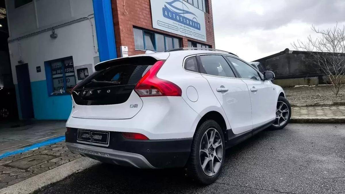 volvo-v40-2014-diesel-1560cc