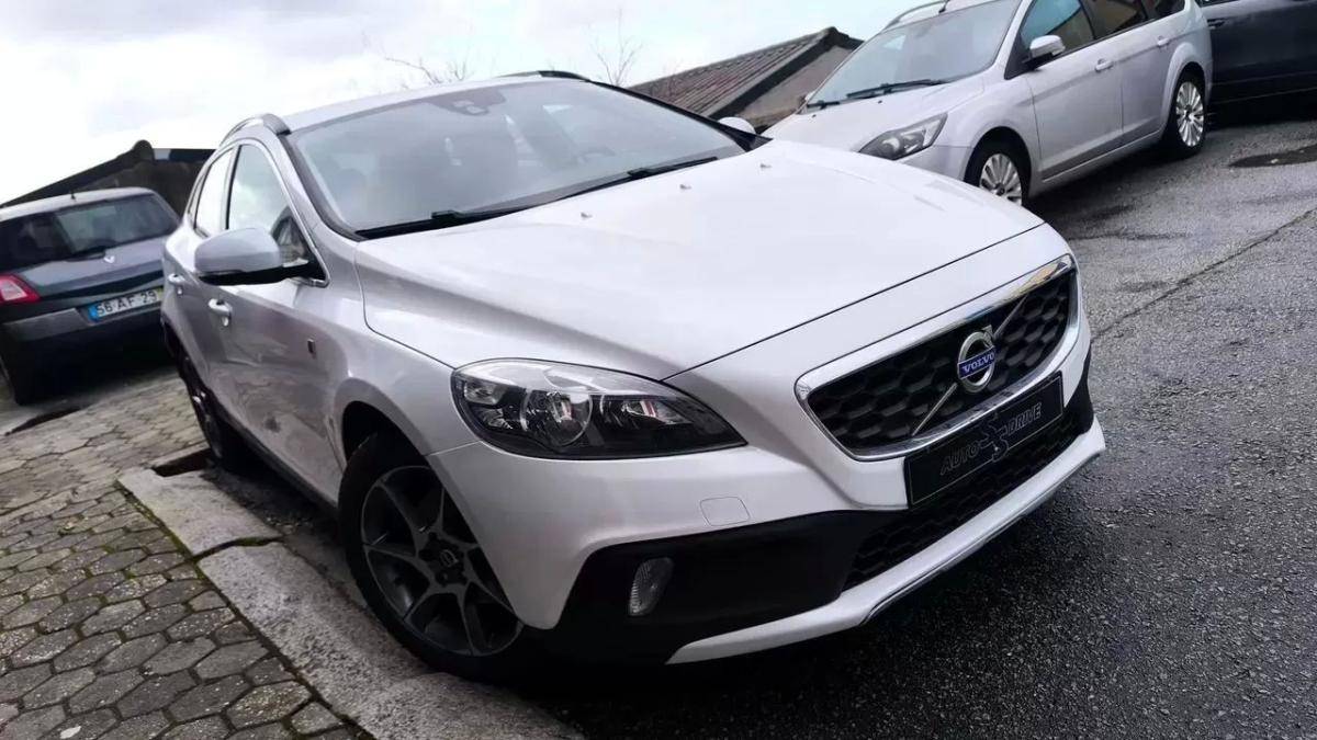 volvo-v40-2014-diesel-1560cc