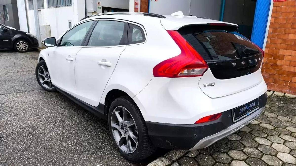 volvo-v40-2014-diesel-1560cc
