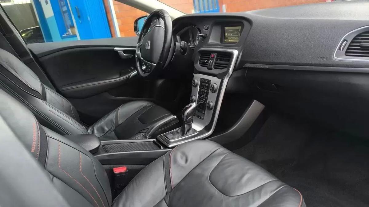 volvo-v40-2014-diesel-1560cc