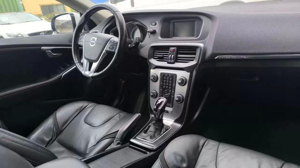 volvo-v40-2014-diesel-1560cc