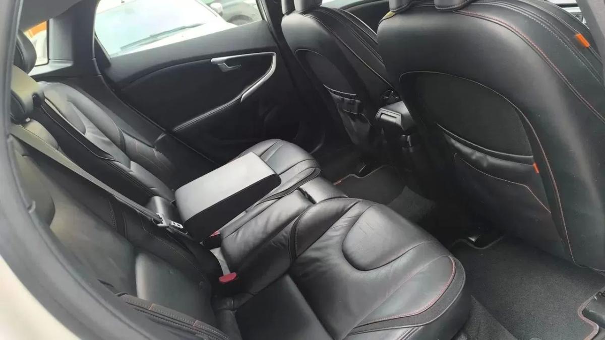 volvo-v40-2014-diesel-1560cc