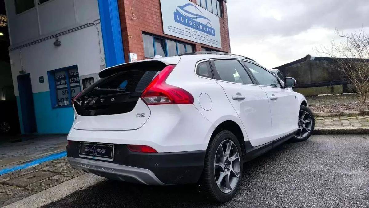 volvo-v40-2014-diesel-1560cc