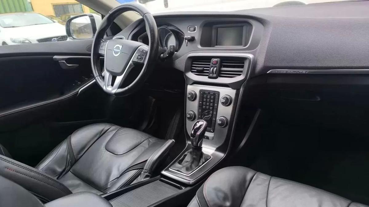 volvo-v40-2014-diesel-1560cc
